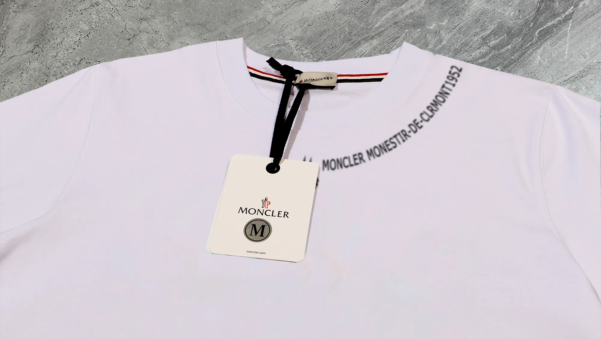 【 In Stock】 〖 𝐌𝐎𝐍𝐂𝐋𝐄𝐑~ 〗 440g ， 😎 ， ， Factory 2025 T ， ， Premium LOGO， Same Style ：Black White Size：S M L XL 2XL